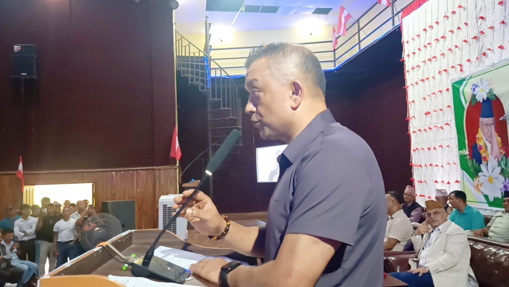 युवा नेतृत्वलाई अघि बढाउँदै पुरानो पुस्ताको अनुभवलाई साथमा लिनुपर्छ : गगन थापा ।