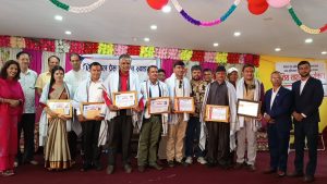 प्रेस युनियन स्याङ्जाद्वारा सात पत्रकार सम्मानित ।